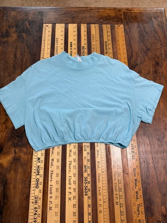 Cropped Alo Mockneck Tee - Picture 1 of 4